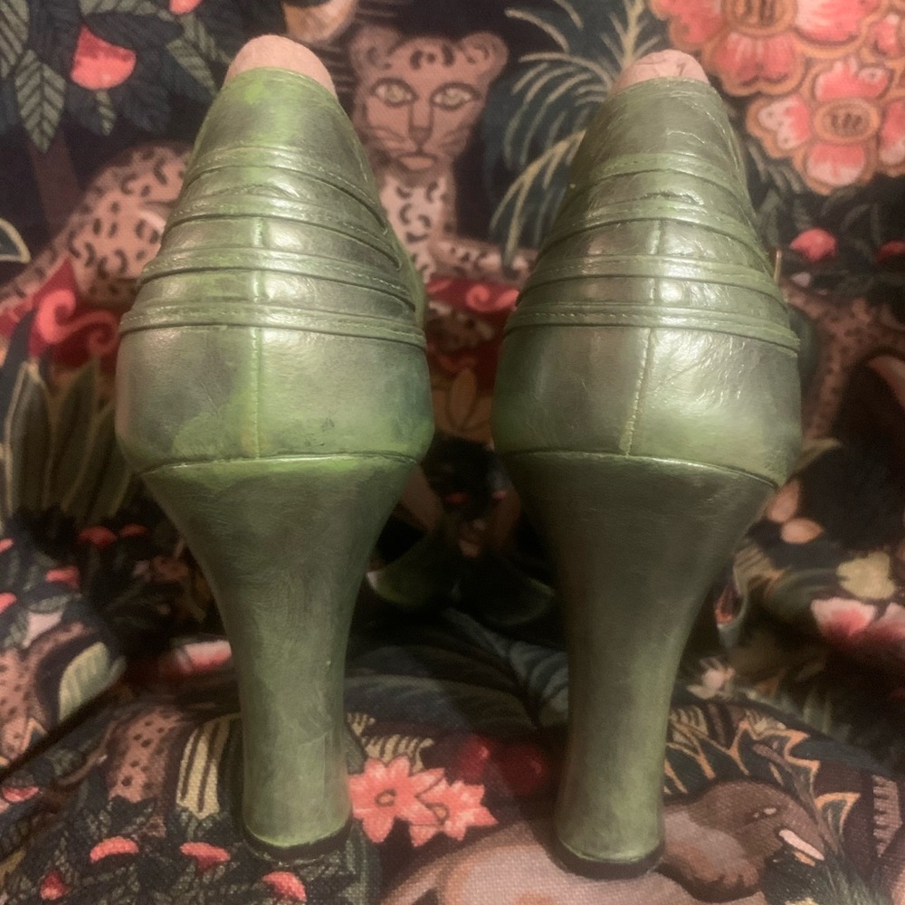 BCBGirls metallic green heels - Picture 6 of 14